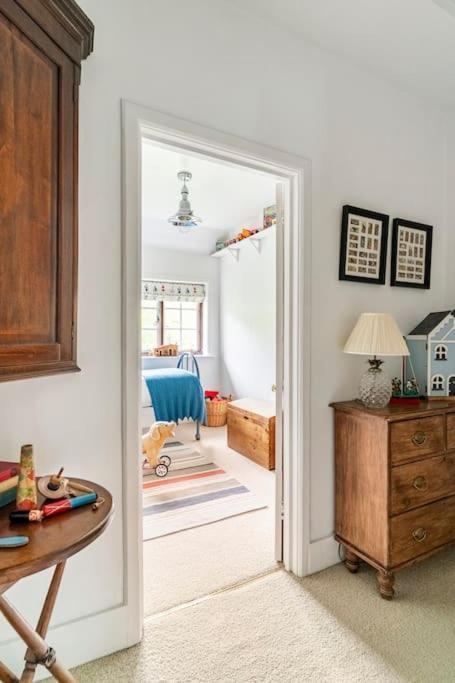 Cedra Cottage - Vintage Country Hideaway Аксминстър Екстериор снимка